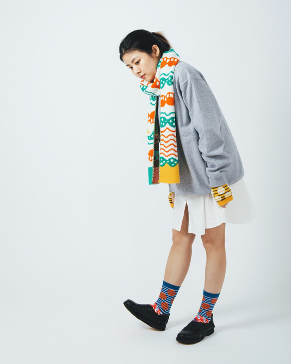 Wave White Jacquard Knitted Scarf | Yu Square x inBlooom 10枚目の画像