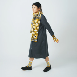 Striped Dots Black/Yellow Knitted Scarf 5枚目の画像