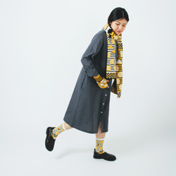 Striped Dots Black/Yellow Knitted Scarf 6枚目の画像