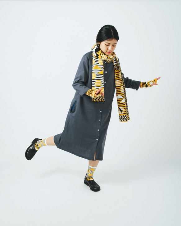 Striped Dots Black/Yellow Knitted Scarf 8枚目の画像