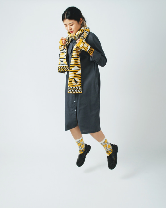 Striped Dots Black/Yellow Knitted Scarf 10枚目の画像