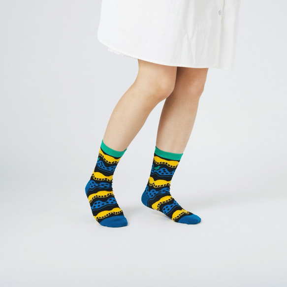 浪花 棉質中筒襪 - 襪子 - 黑藍黃 / 印花樂 x Yu Square 聯名 第2張的照片