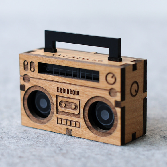 木の手作り レトロなラジカセネックレス ネックレス・ペンダント