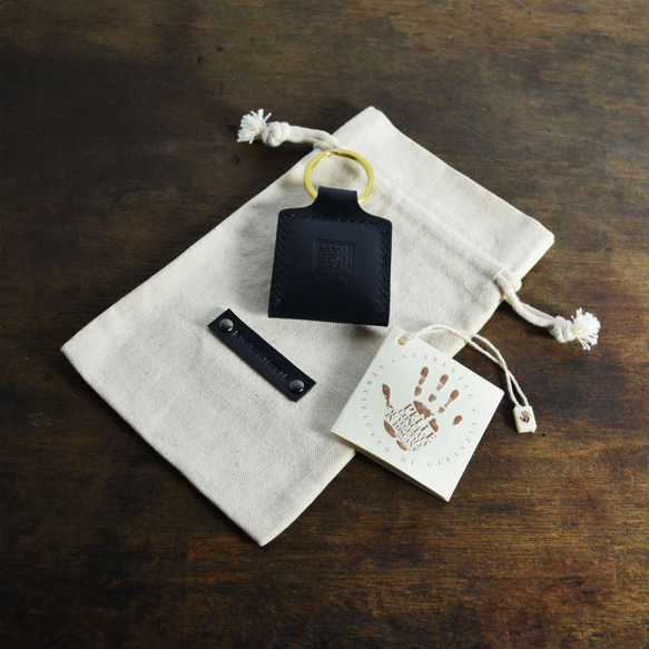 【鞹】手制 義大利協會認証植鞣革黑色手縫個性鑰匙圈套/門禁卡/私房錢套 第4張的照片