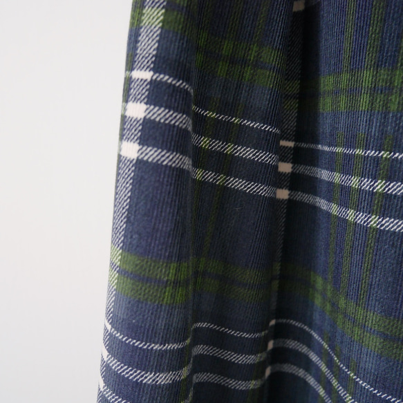 純棉藍綠格紋燈芯絨微起毛打褶長裙 接單製作 第8張的照片