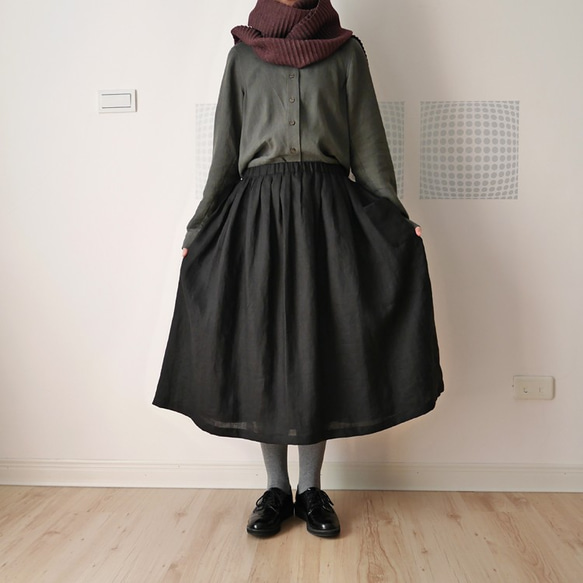 手作黑色苧麻側口袋後抽繩褶裙 Handmade black ramie side pocket pleat skirt 第1張的照片