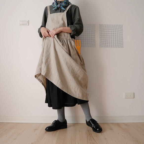 手作黑色苧麻側口袋後抽繩褶裙 Handmade black ramie side pocket pleat skirt 第4張的照片