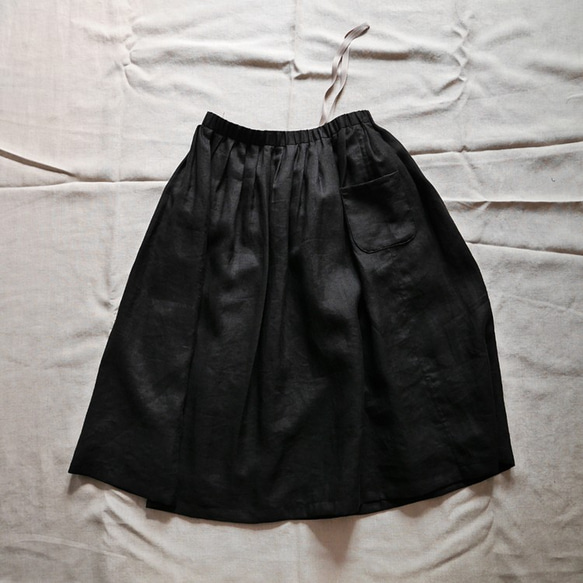 手作黑色苧麻側口袋後抽繩褶裙 Handmade black ramie side pocket pleat skirt 第6張的照片