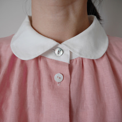 亞麻粉紅拼白色抽褶8分袖牧師領襯衫  01號現貨 第4張的照片