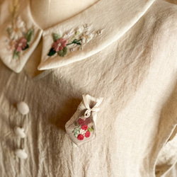 【オーダー会】ちいさな森の花束ブローチ（チューリップ）～色が選べる手刺繍のブローチ～ 7枚目の画像