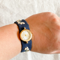 はなとけい 《かすみ草》 ～手刺繍ベルトの腕時計～ 6枚目の画像