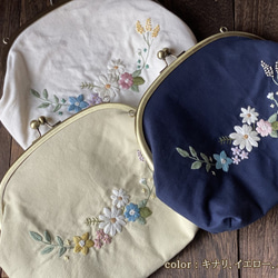 《受注制作》お花畑のショルダーバッグ（イエロー）　～手刺繍のがま口バッグ～ 6枚目の画像