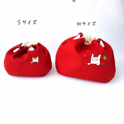 猫とクローバー  巾着ポーチ ルージュレッド【M】 1枚目の画像