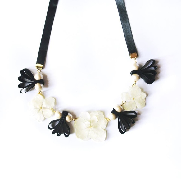 本物の花のコットンリボンネックレスビーズのネックレスのネックレスを作る（受注）フルキューブ 1枚目の画像