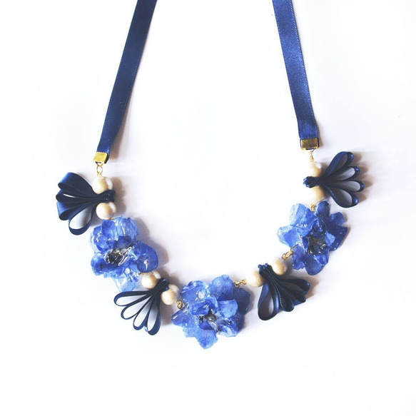 本物の花のコットンリボンネックレスビーズのネックレスのネックレスを作る（受注）フルキューブ 2枚目の画像