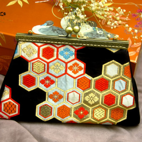 亀甲花菱》着物帯リメイク手持ちバック 肩掛け ボケット付き