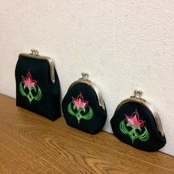 11号帆布（黒）アイヌ刺繍（花模様）がま口・小（口金シルバー丸形8cm）開運・魔除けに！ 5枚目の画像