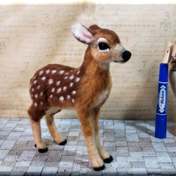 羊毛フェルト　鹿　子鹿ちゃん　シカ　バンビ　動物フィギュア 1枚目の画像