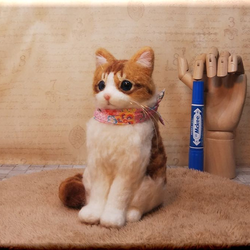 羊毛フェルト猫　ハンドメイド　茶白ハチワレ 羊毛フェルト猫 ハンドメイド 茶白ハチワレ