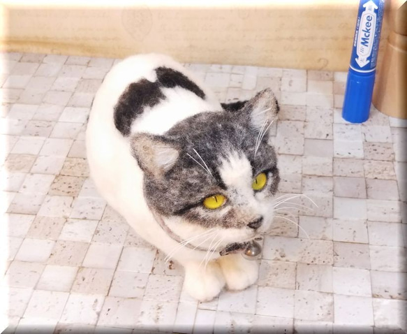 羊毛フェルト　猫　キジシロ猫さん　キジ白　ねこ　ネコ　猫フィギュア 3枚目の画像