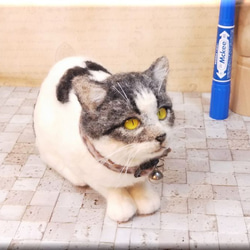 羊毛フェルト　猫　キジシロ猫さん　キジ白　ねこ　ネコ　猫フィギュア 8枚目の画像