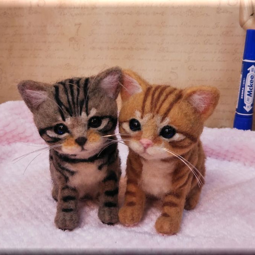 羊毛フェルト 猫 籠入り仲良し子猫ちゃん 茶トラ猫とキジトラ猫