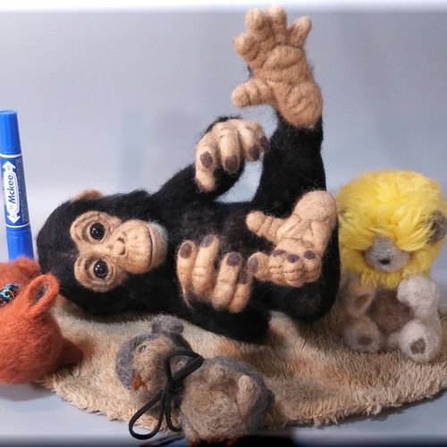 羊毛フェルト 猿のぬいぐるみ 約30cm 羊毛フェルト 猿のぬいぐるみ 約30cm