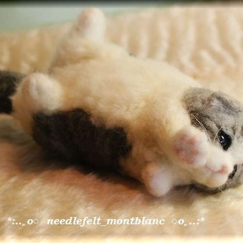 羊毛フェルト 猫 マンチカンの子猫 ねこ ネコ 羊毛フェルト モンブラン