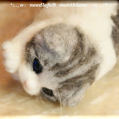 羊毛フェルト 猫 マンチカンの子猫 ねこ ネコ 羊毛フェルト モンブラン