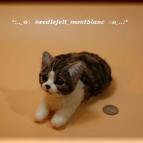 羊毛フェルト 猫 伏せているキジトラ白の子猫ちゃん ねこ ネコ 羊毛
