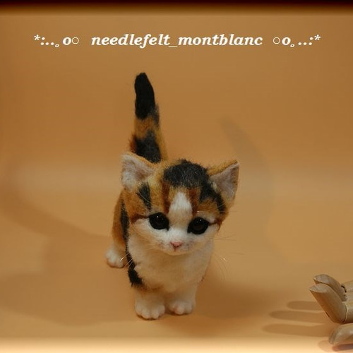 羊毛フェルト　猫　【雨の日の待ち合わせ（初デート編）】　三毛猫ちゃん 羊毛フェルト 猫 三毛猫の子猫ちゃん ねこ ネコ 羊毛フェルト