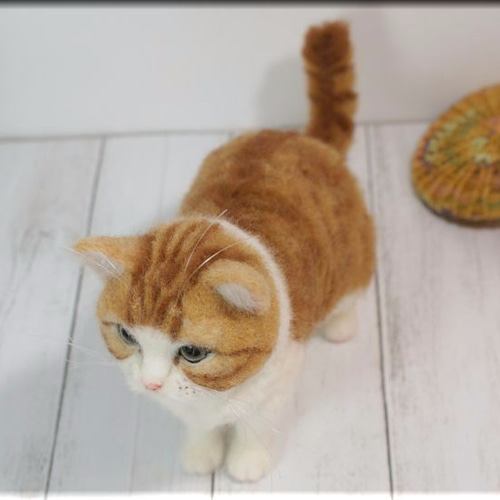 羊毛フェルト 猫 茶トラハチワレ猫さん ねこ ネコ はちわれ猫 茶トラ猫