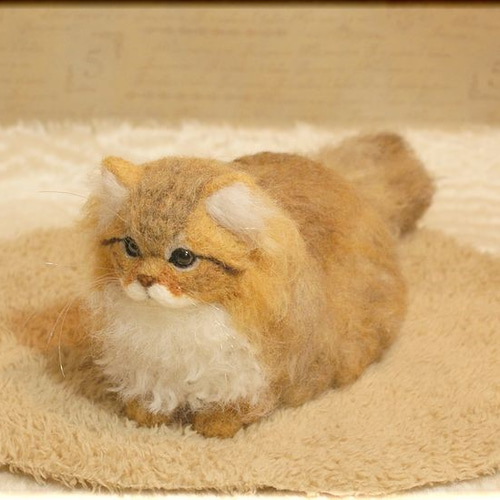 羊毛フェルト 猫 ペルシャ猫 チンチラゴールデン 猫フィギュア