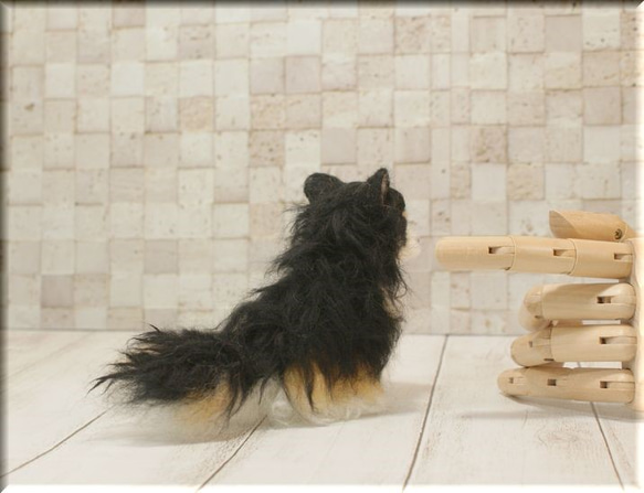 羊毛フェルト　犬　小さなチワワさん　ブラックタン　手のひらサイズ　犬フィギュア 4枚目の画像