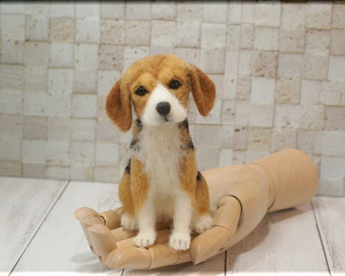羊毛フェルト 犬 小さなビーグルさん 手のひらサイズ 犬フィギュア