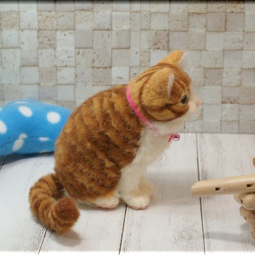 羊毛フェルト 猫 茶トラ八割れ猫さん 茶トラ はちわれ ねこ ネコ 羊毛