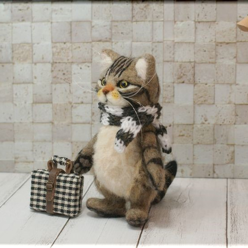 羊毛フェルト猫 キジ猫 ぬいぐるみ 白キジぶち猫のフレーム猫 羊毛フェルト 猫 リアル ぬいぐるみ