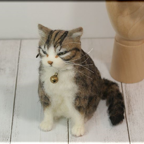 羊毛フェルト 猫 小太りなキジ猫ちゃん ねこ ネコ デブ猫 猫フィギュア