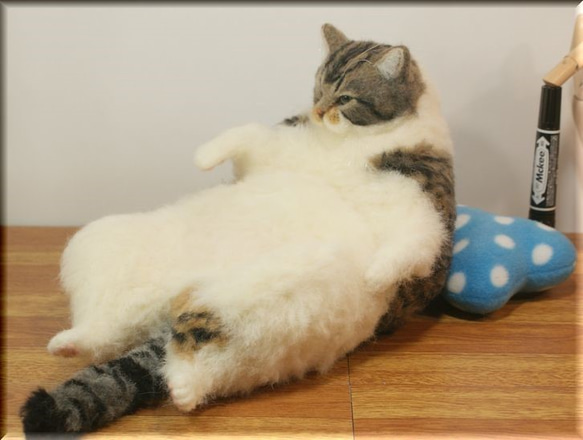 羊毛フェルト　猫　デブ猫さん　キジシロ　ねこ　ネコ　猫フィギュア　 5枚目の画像