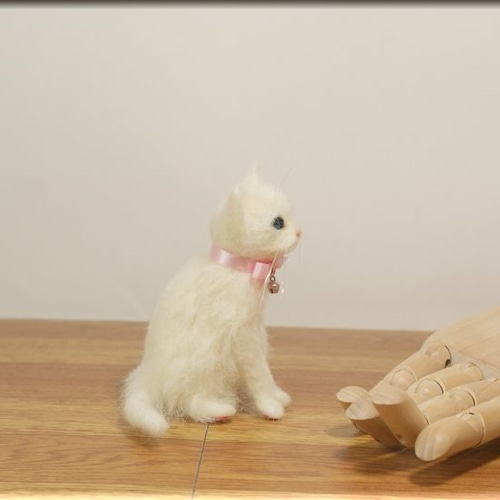 羊毛フェルト 猫 小さな白猫さん ねこ ネコ 手のひらサイズ 羊毛