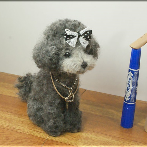 羊毛フェルト 犬 トイプードル シルバー 羊毛フェルト 犬 トイプードル シルバー 犬フィギュア プードル