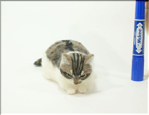 羊毛フェルト　猫　ぽっちゃりなキジシロさん　猫フィギュア　キジ白猫 7枚目の画像