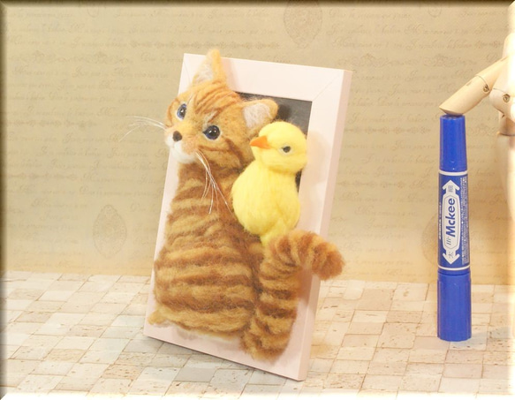 羊毛フェルト　猫　鳥　茶トラ猫とヒヨコのフレーム　茶トラ　ねこ　ネコ　ひよこ 5枚目の画像