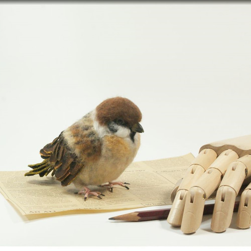 羊毛フェルト 鳥 太ったスズメさん 雀 すずめ 羊毛フェルト モンブラン