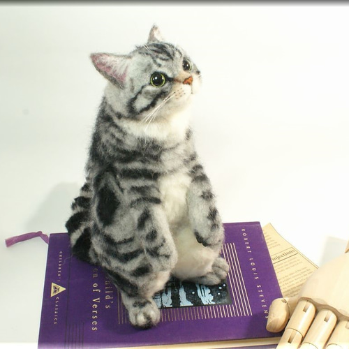 羊毛フェルト 猫 アメリカンショートヘア 立ちニャンコ 猫フィギュア