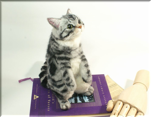 羊毛フェルト　猫　アメリカンショートヘア　立ちニャンコ　猫フィギュア　アメショー 4枚目の画像