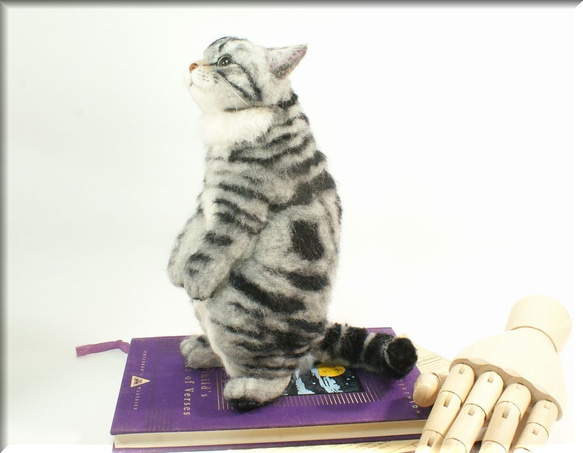 羊毛フェルト　猫　アメリカンショートヘア　立ちニャンコ　猫フィギュア　アメショー 5枚目の画像
