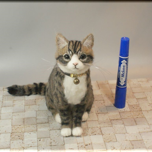 羊毛フェルト *キジシロ猫ちゃん*ハンドメイド 羊毛フェルト 猫 キジシロ猫さん キジ白 ねこ ネコ 猫フィギュア