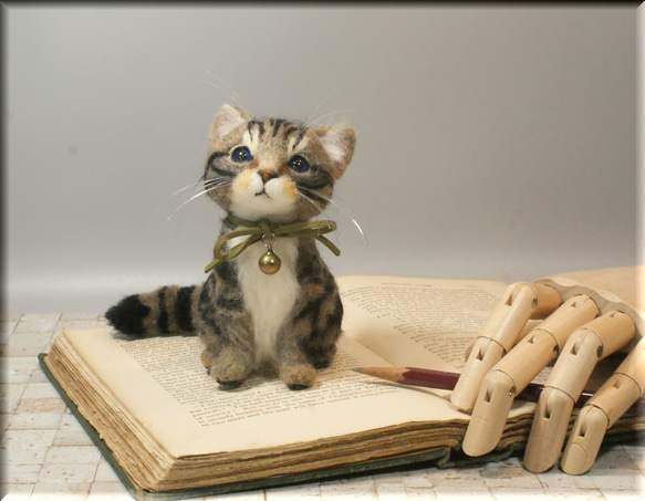 羊毛フェルト　猫　キジトラの子猫ちゃん　ねこ　ネコ　ブラウンタビー 猫フィギュア 3枚目の画像