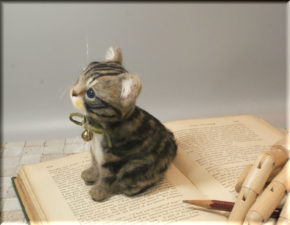 羊毛フェルト　猫　キジトラの子猫ちゃん　ねこ　ネコ　ブラウンタビー 猫フィギュア 4枚目の画像